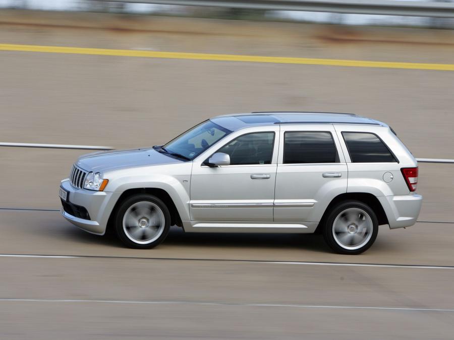  Jeep Grand Cherokee SRT8 2006 года  (UK) (фото 11 из 15)